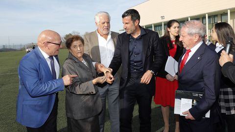 Luis Figo visito el colegio Miraflores