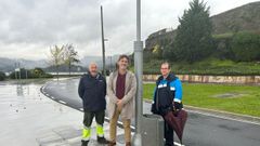 El alcalde de Ortigueira, en el centro, en la zona donde se hacen obras