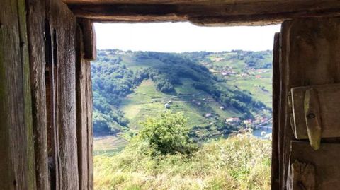Vista de Belesar desde una casa deshabitada de Bexán