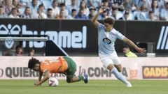 Pablo Dur�n, en el partido entre Celta y Valencia en Bala�dos el curso pasado.