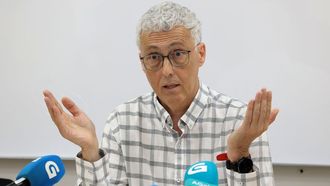 El presidente de la CIUG, Iv�n Area, este jueves durante una rueda de prensa en la Facultade de Dereito, en Santiago.