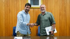 Diego Alcantarilla y el alcalde Óscar García Patiño escenificaron el acuerdo de gobierno