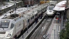 Trenes de Renfe estacionados en Pola de Lena