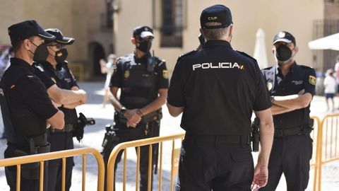 Agentes de la Polic�a Nacional