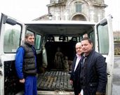 Traslado de las im�genes; a la derecha, Antonio Pensado y Manuel Mayo.