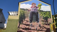 Erundina Macía, vecina de Quiroga, aparece retratada en un mural del artista Joseba Muruzábal