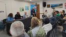 Encuentro en el que participan usuarios de la asociacin A Creba
