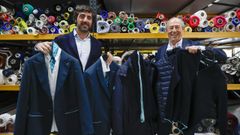 Miguel �ngel Gimeno, consejero delegado de South, y Javier Ca��s, de Etiem, presentan los nuevo uniformes.
