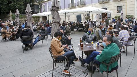 Terrazas llenas en la zona vieja de Pontevedra