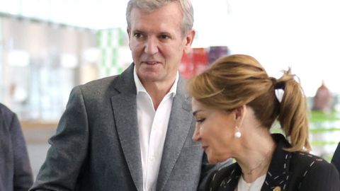 El presidente de la Xunta, Alfonso Rueda, y la presidenta del Celta, Mari�n Mouri�o.