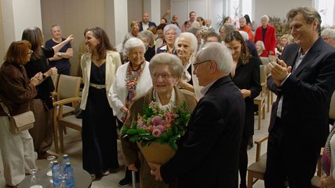 Emilia Varela Vila, fundadora de la residencia Domus Vi La Ciudad, ayer en el homenaje que le rindieron a sus 99 a&ntilde;os