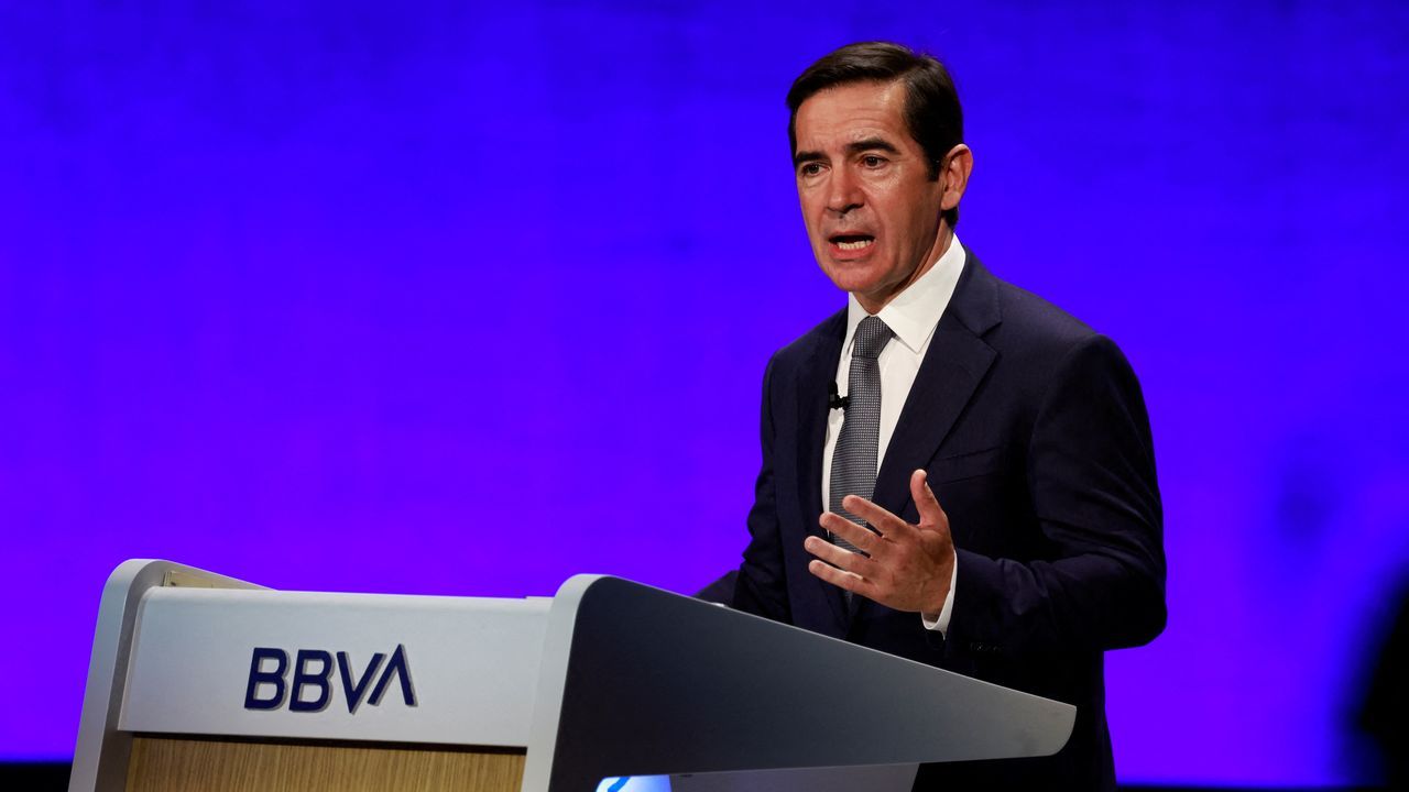 Respaldo masivo de los accionistas de BBVA a la opa sobre el Banco Sabadell