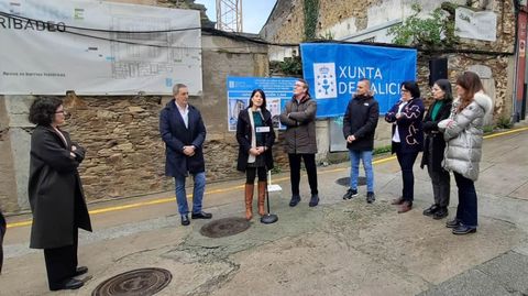 La visita de la conselleira de Vivenda a Ribadeo para anunciar la licitaci�n de las obras del plan Rexurbe, junto a las ruinas en Bispo Veres