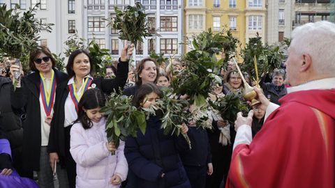 Durante la emblem�tica procesi�n de la Borriquilla en A Coru�a se realiz� la bendici�n de los ramos