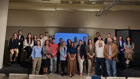 Foto de grupo de los nominados a los premios de la Asociaci�n de J�venes Empresarios.