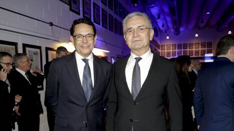 Óscar Ortega Chávez, director general de la Fundación Amancio Ortega, posa con José Francisco Sánchez, patrono de la Fundación Santiago Rey Fernández-Latorre