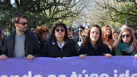 La candidata de Podemos Galicia, Isabel Faraldo, en el centro de la imagen, fue otra de las asistentes a la concentracin en favor de la sanidad pblica