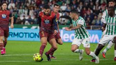 Zaka, con el bal&oacute;n durante el partido de la primera vuelta contra el C&oacute;rdoba.