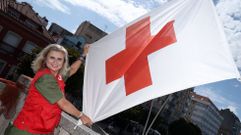�ngeles Mera, en la terraza de la sede que Cruz Roja tiene en el Malec�n de Ribeira
