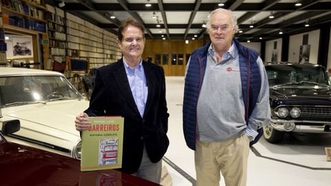 Manuel Lage present en el Museo de Automocin e Historia de Arteixo el libro  Barreiros, historia completa  acompaado por ngel Jove