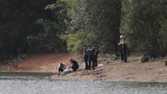Los agentes y fuerzas de emergencias, en el embalse de Cecebre