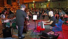 Xan Campos durante un concierto celebrado en Moa�a
