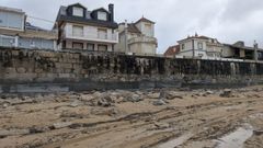 Corrimiento de piedras hacia la playa