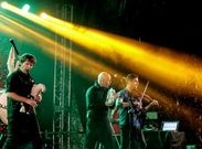 Llovi� desde medianoche, tambi�n en los conciertos de Budi�o (en la imagen) y de John Whelan. 