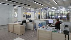 Personal de servicios y administraci�n en la Facultade de Econ�micas. La USC es la primera universidad gallega en regular el teletrabajo