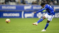 Yoel B�rcenas durante un partido con el Real Oviedo