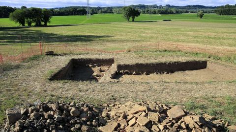 Excavacina arqueolgica en una villa romana en Coea, Castro de Rei