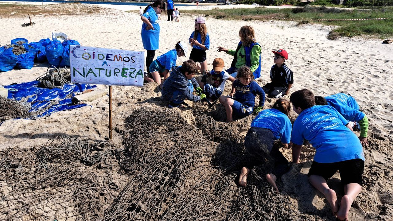 Retiran media tonelada de basura en las playas de Cangas en una jornada ...
