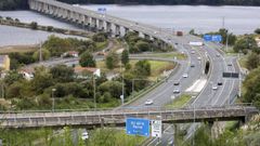 Puente de la autopista AP-9 a su paso por Neda