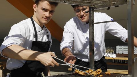 Alumnos de restauracin se encargaron de la parrilla 