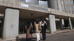 Imagen tomada esta semana de la entrada del edificio de los juzgados de Santiago.