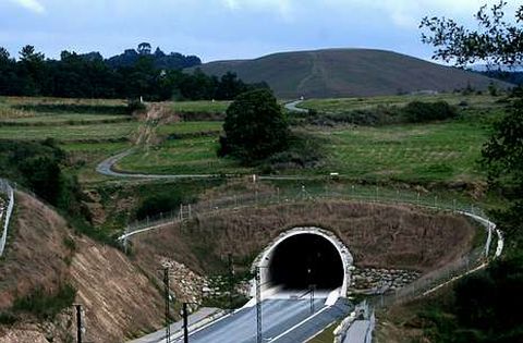 El alcalde quiere la cesi�n de las escombreras del AVE para darle otros usos a estos terrenos.