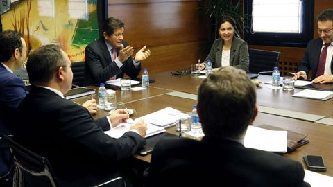 Javier Fern�ndez preside el Consejo de Gobierno del Principado entre Dolores Carcedo y Guillermo Mart�nez.Javier Fern�ndez preside el Consejo de Gobierno del Principado entre Dolores Carcedo y Guillermo Mart�nez