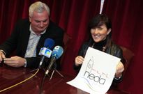 El alcalde y la concejala de Cultura presentaron el nuevo logotipo del Concello. 