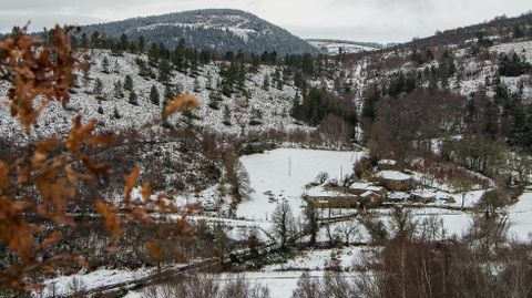 Una vista de Pradelas bajo una nevada