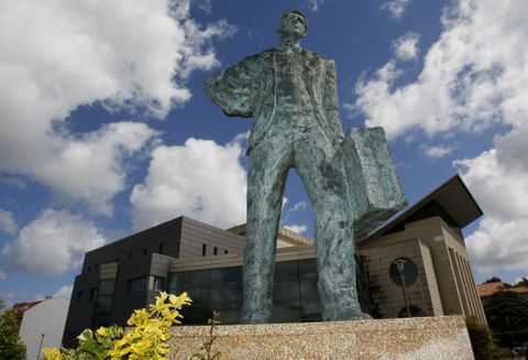 La idea de la estatua se gest� en enero del 2009