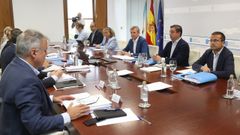 Alfonso Ruedapreside la primera reunin para la habilitacin de las ayudas para los afectados por la ola de incendios