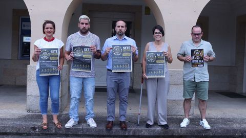 Silvia Agrafojo, Antonio Penedo, Esteban Ares, Mariel Agrafojo y �scar Filgueira, en la presentaci�n.