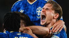 El jugador del Celta Carl Starfelt, en el partido de la repesca del mundial de Suecia ante Ucrania.