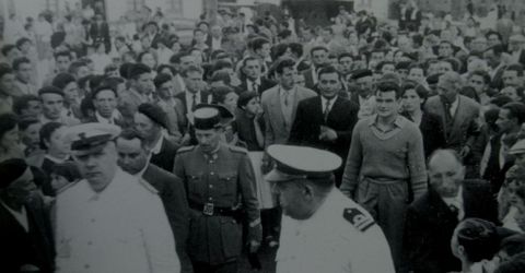 En 1954, homenaje a la tripulacin del Raymond Martine por salvar a 12 hombres de Burela. 