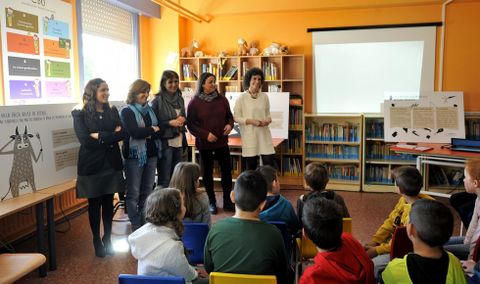 Con siete paneles, la vaca Paca explica a los ni�os de que se trata el celiaquismo. 