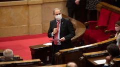 Quim Torra interviene desde su escao, este mircoles, en el pleno del Parlamento de Catalua