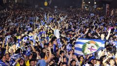 Los aficionados del Deportivo celebrando el ascenso