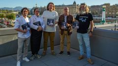 Luis Veira, Beatriz Sotelo, Martn Pais, Xos Regueira y Jos Crusat prestaron en la feria Gastronmika de San Sebastin el libro  Picadillo, 100 aos 