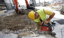 Los trabajos incluyen el derribo del muro que proteg�a hasta ahora los restos arqueol�gicos. 