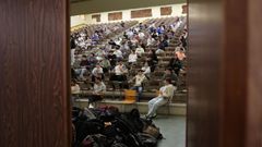 Segunda jornada de los exmenes de la PAU en la facultad de Econmicas de Santiago